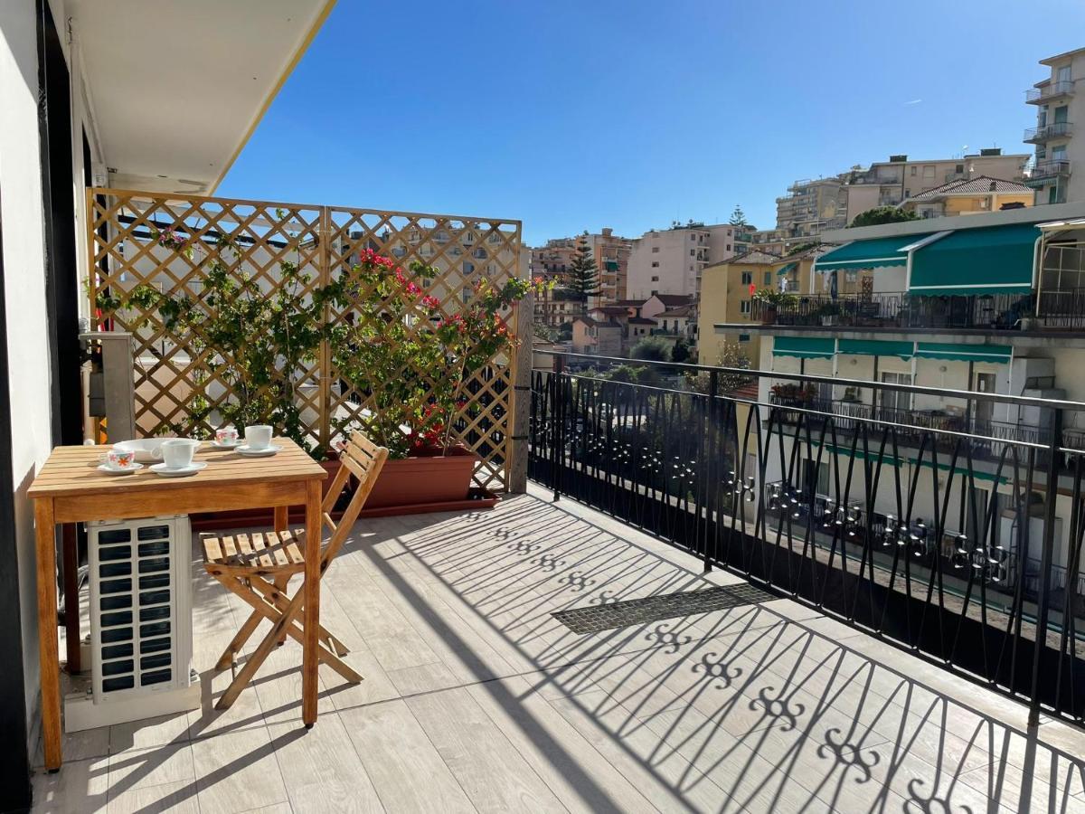 Wh - Cuore Home - Attico Monolocale Con Parcheggio Gratuito - 5 Minuti Dal Centro - Wifi Sanremo Exterior photo