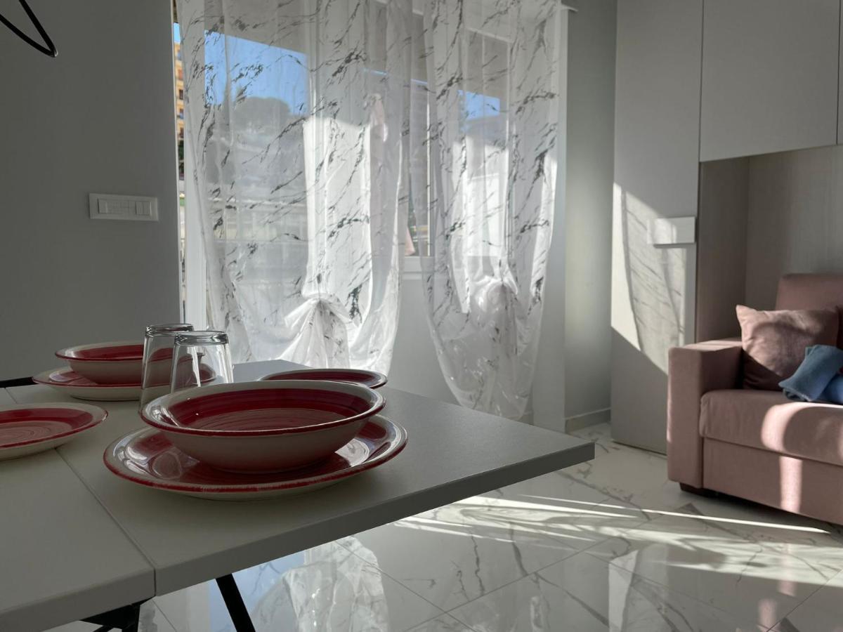Wh - Cuore Home - Attico Monolocale Con Parcheggio Gratuito - 5 Minuti Dal Centro - Wifi Sanremo Exterior photo