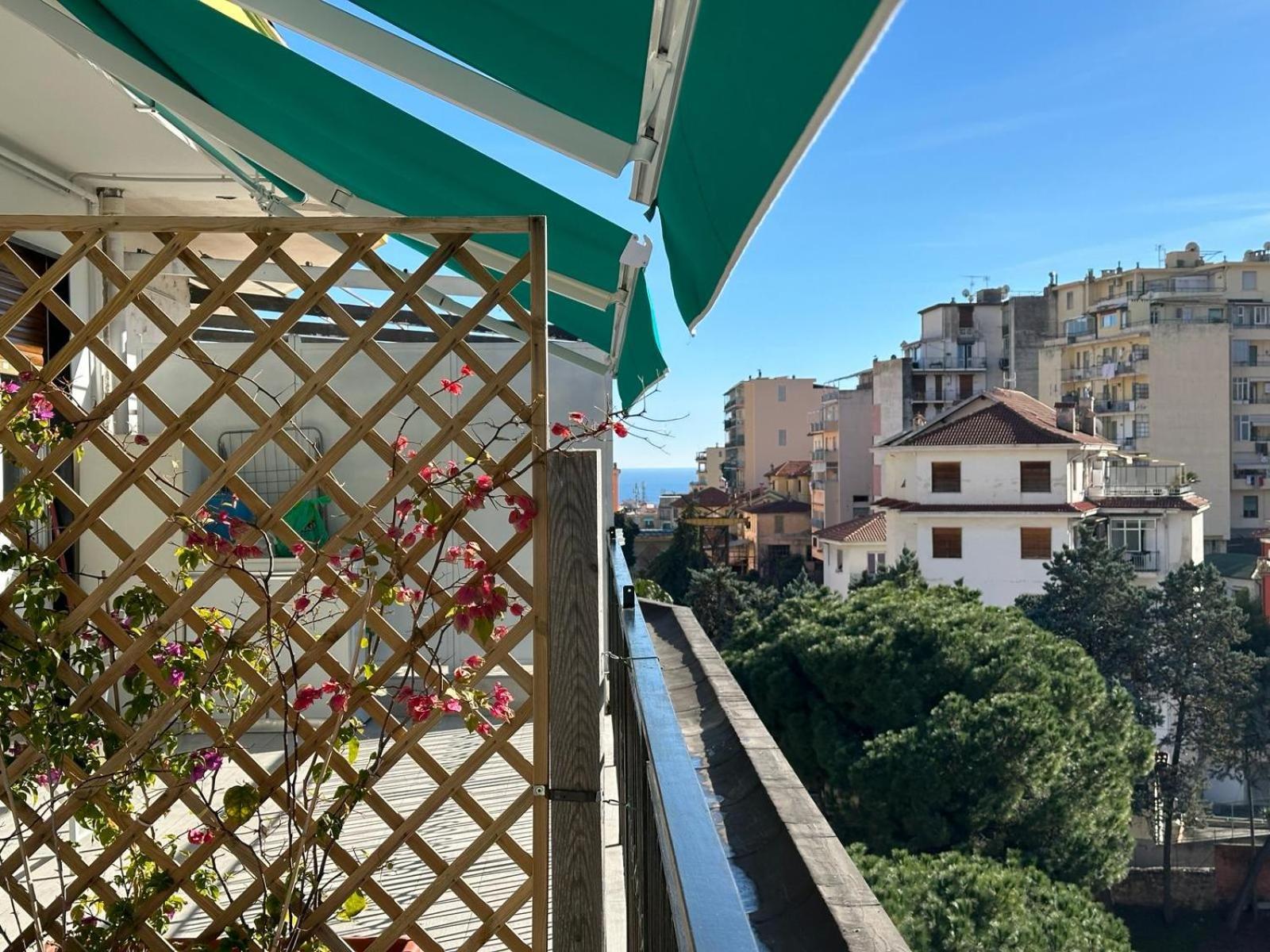 Wh - Cuore Home - Attico Monolocale Con Parcheggio Gratuito - 5 Minuti Dal Centro - Wifi Sanremo Exterior photo