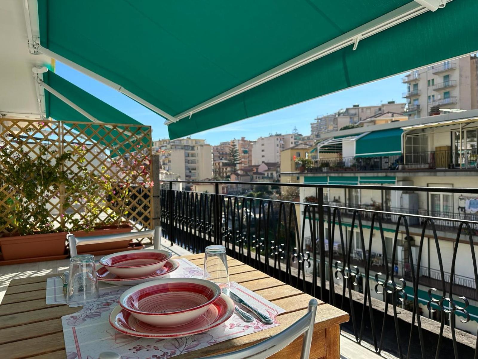 Wh - Cuore Home - Attico Monolocale Con Parcheggio Gratuito - 5 Minuti Dal Centro - Wifi Sanremo Exterior photo